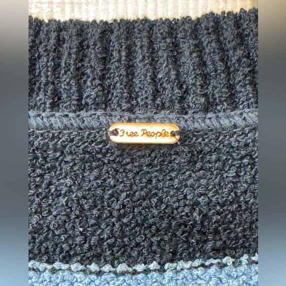 Free People crop sweater vest navy with blue stripes (T1) - Picture 4 of 6